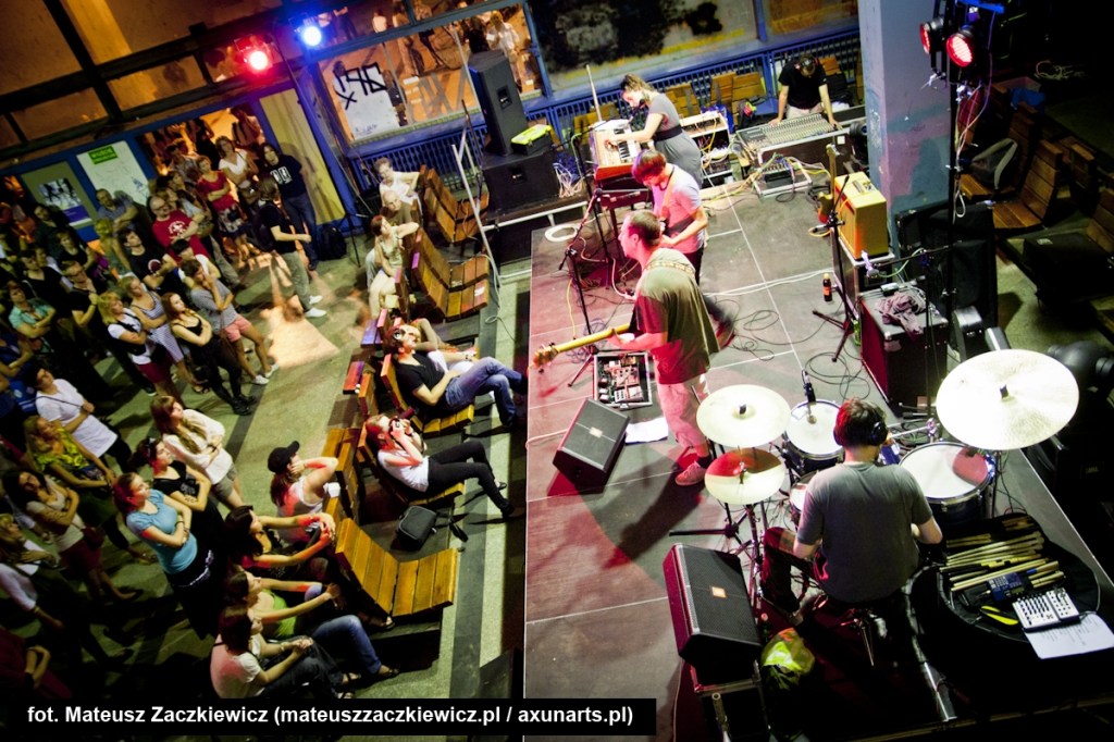 Relacja: Na dworcu tłum, a na scenie Pustki (Tarnów-Mościce, 27.08.2011&nbsp;r.)