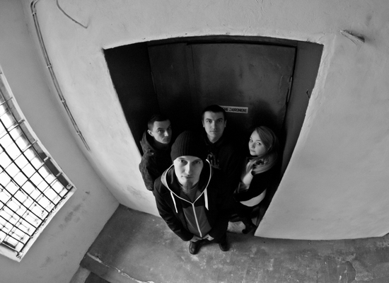 IdiotHead feat. Andrzej Strzemżalski – „Pizzi Thingy” / „Hollow Kings, Shallow Queens” (studio live&nbsp;video)