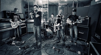 Posłuchaj: Rusty Cage „Young&nbsp;Guns”