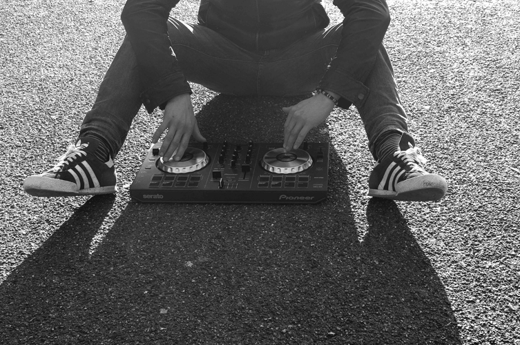 „Poczułem muzykę klubową, jednak nie minęła mi pasja do soulu”. Kim jest&nbsp;Skalsky?