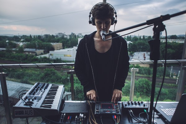 Posłuchaj: SoundQ „Ambient&nbsp;Pressure”