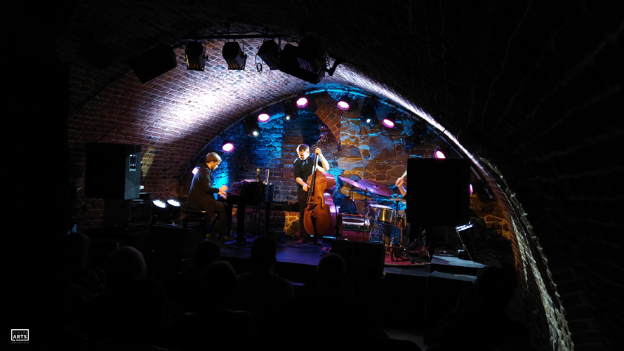 Relacja: Koncert, na którym mogło wydarzyć się wszystko. Grupa Stryjo wystąpiła w TCK (08.03.2019 r.,&nbsp;Tarnów)