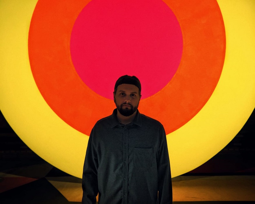 „Nie jestem dobry w definiowaniu rzeczy”. Kwadrans z… Jakubem&nbsp;Biegajem