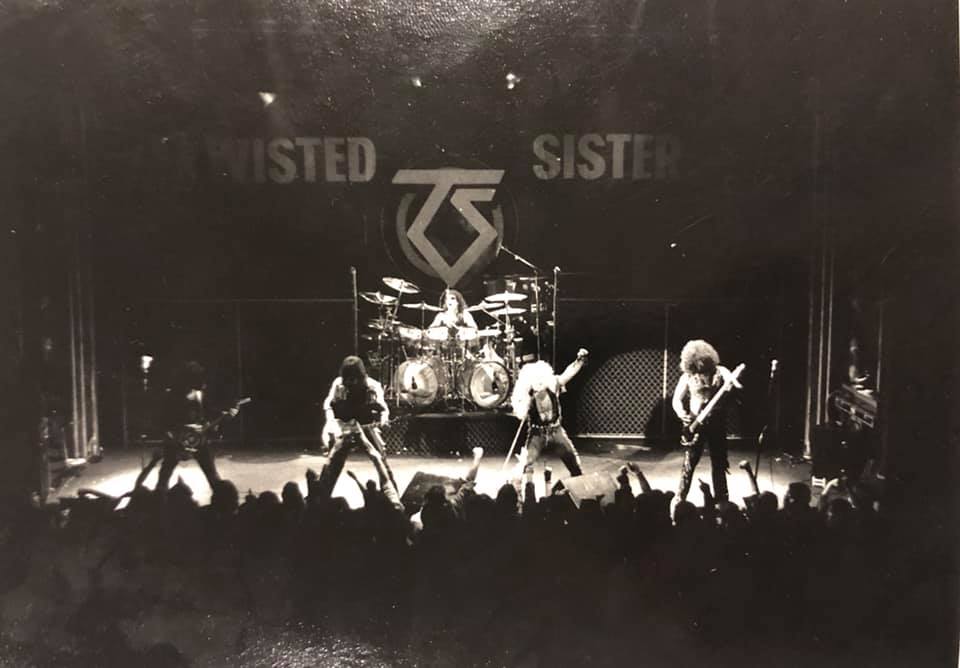 Gold Song #509: „Under the&nbsp;Blade”