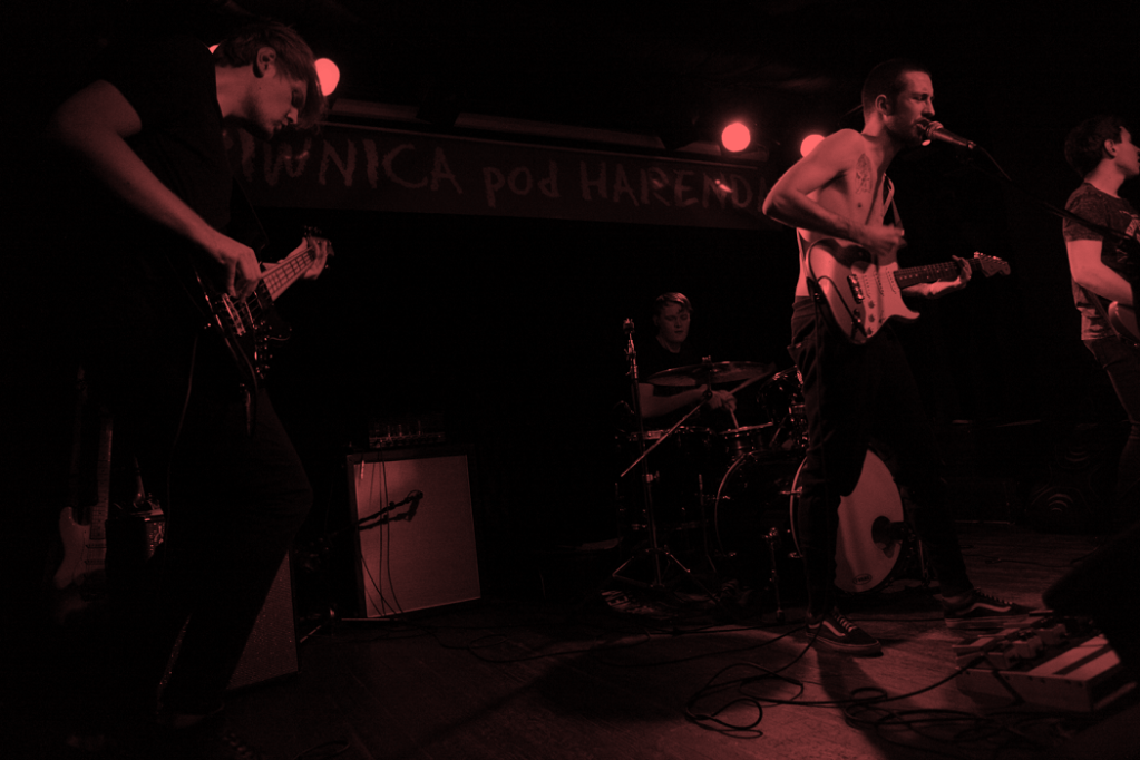 Posłuchaj debiutanckiego singla Dressed As&nbsp;Humans