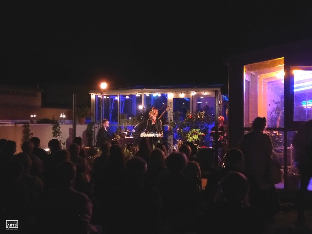 Anna Maria Jopek zaśpiewała na dachu teatru w&nbsp;Tarnowie