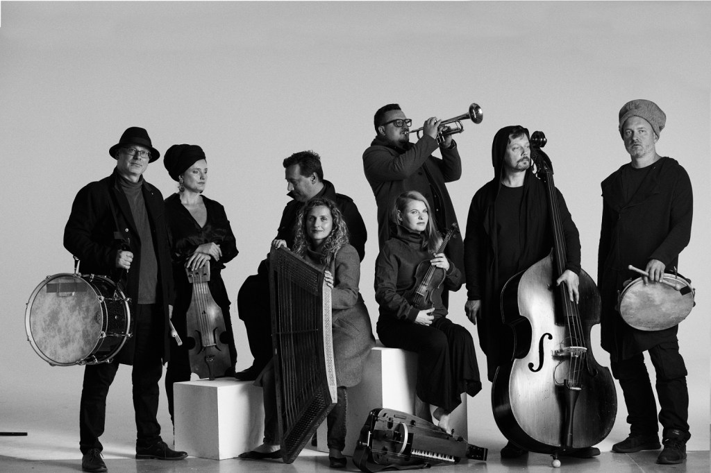 Recenzja: Kapela Ze Wsi Warszawa „Uwodzenie”