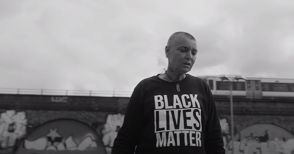 Gold Song #547: „Black Boys on&nbsp;Mopeds”